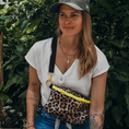 Bild in Galerie-Betrachter laden, Bauchtasche Stay Wild Leo Neongelb mit Wechselgurt