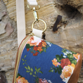 Bild in Galerie-Betrachter laden, Bauchtasche Flora mit Wechselgurt
