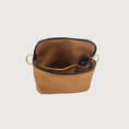 Bild in Galerie-Betrachter laden, Bauchtasche Cognac mit Wechselgurt
