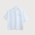 Bild in Galerie-Betrachter laden, Crop T-Shirt BELLO CIAO Weiß
