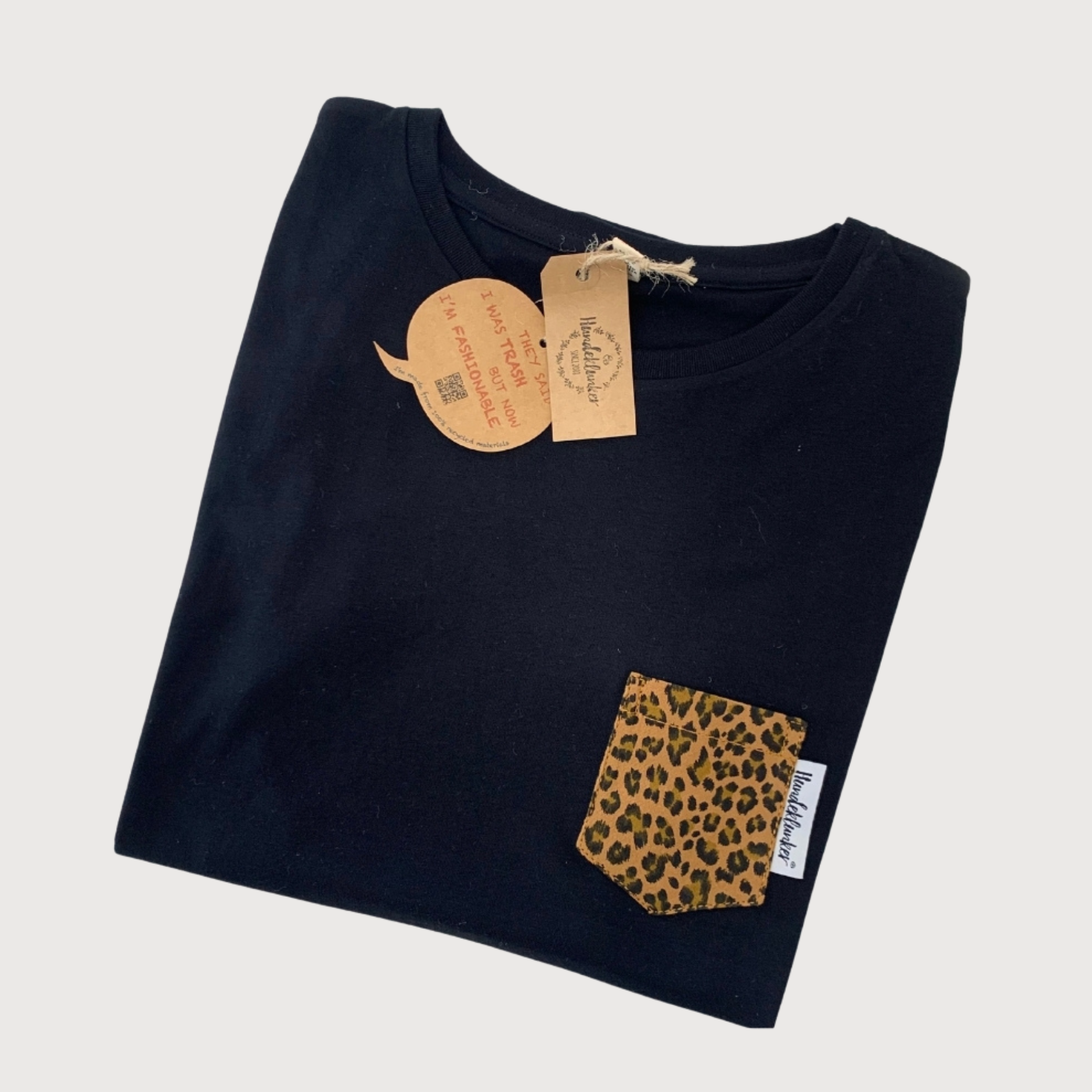 T-Shirt mit Tasche Leo