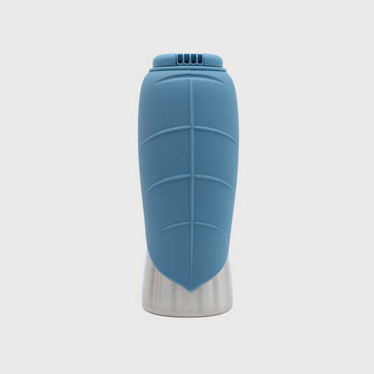 Trinkflasche mit Silikonnapf Graublau